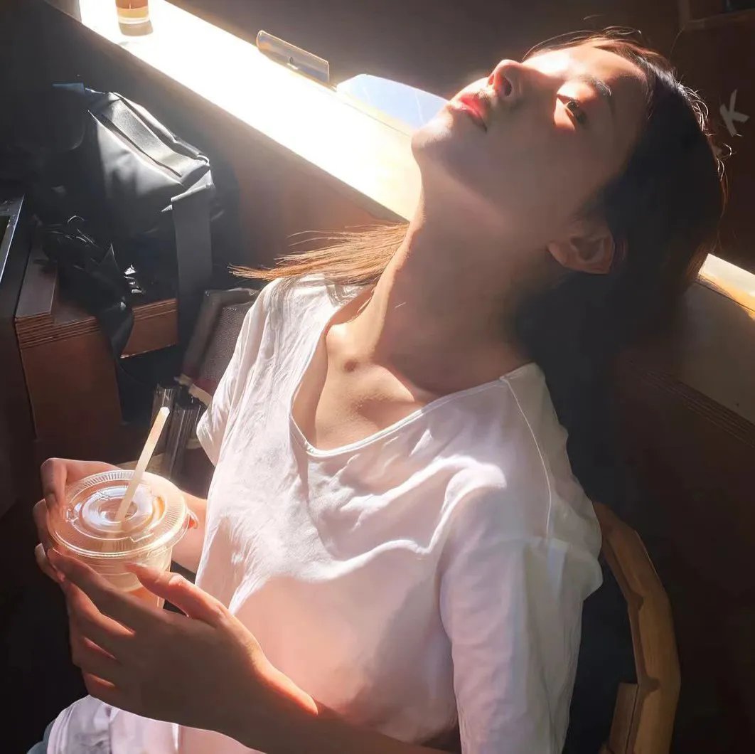 独身女人海报